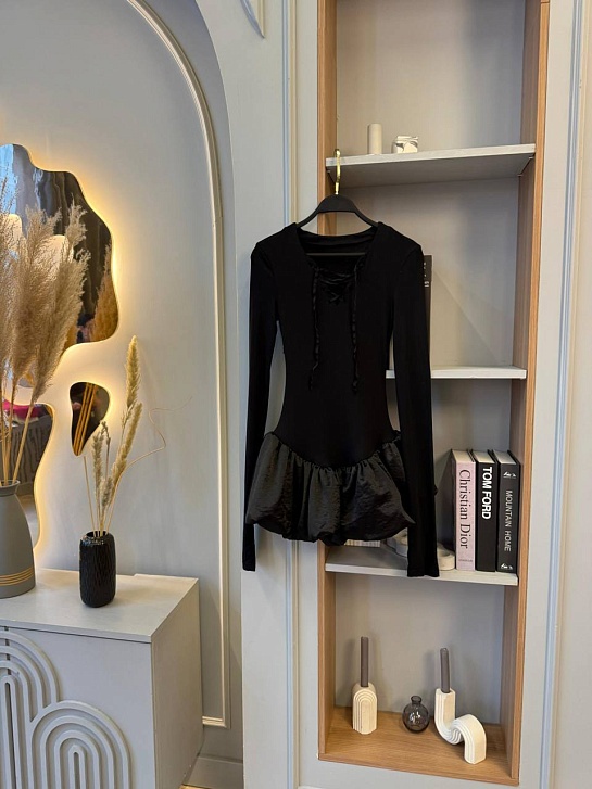 Женское чёрное платье