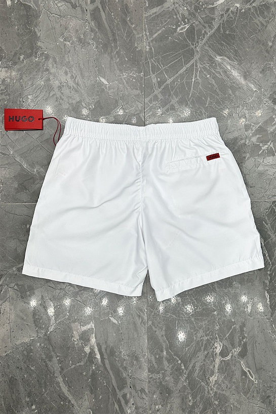 Мужские шорты Hugo Boss белого цвета
