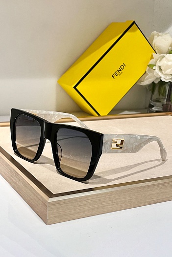 Солнцезащитные очки Fendi Baguette   