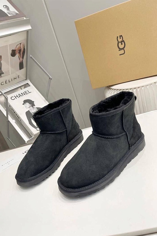 Мужские чёрные ботинки UGG Classic