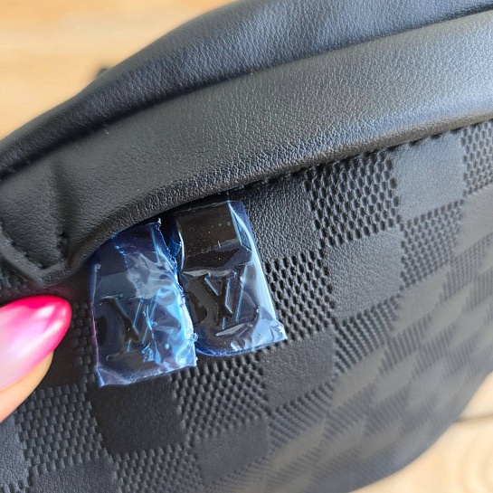 Кожаная сумка на пояс Louis Vuitton Discovery Damier Infini