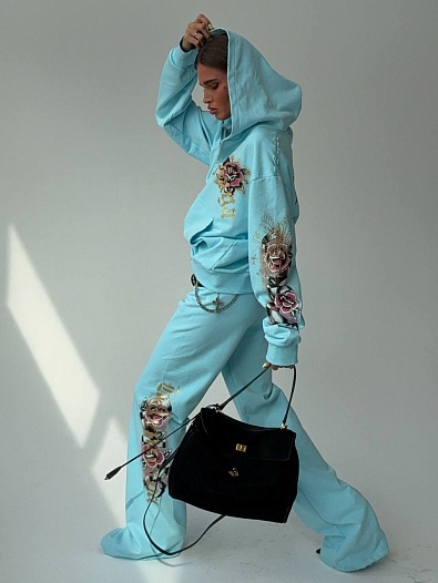 Голубой женский костюм Balenciaga   