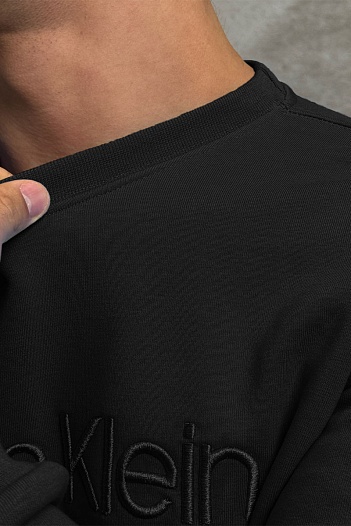 Свитшот чёрного цвета Calvin Klein embroidered-logo   
