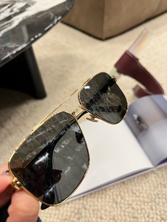 Солнцезащитные очки Dior