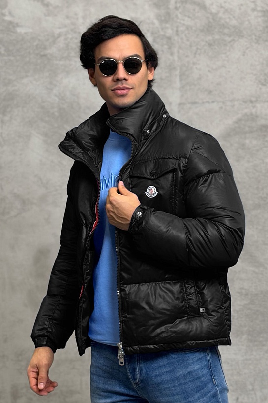 Пуховик чёрного цвета Moncler Montbeliard