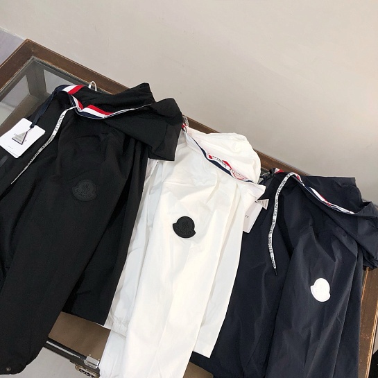 Тёмно-синяя ветровка Moncler Carles logo-patch