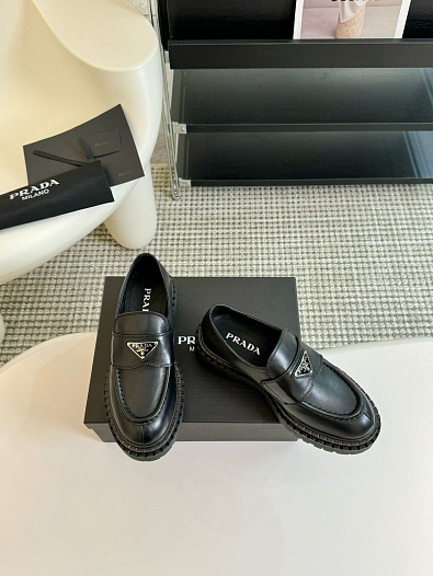 Женские лоферы чёрного цвета Prada Monolith premium   