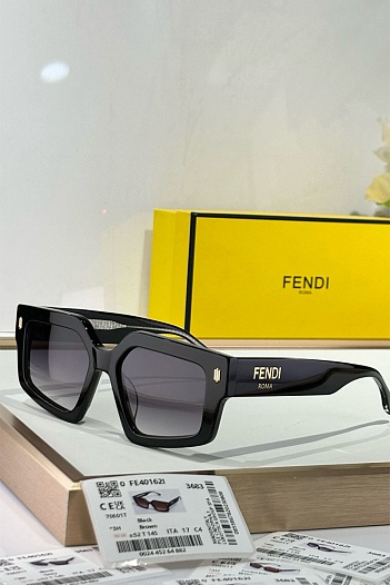 Солнцезащитные очки Fendi   