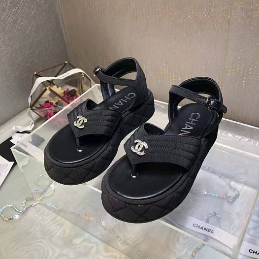 Женские замшевые сандалии чёрного цвета Chanel   