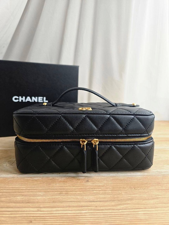 Кожаная косметичка Chanel 20x14 см