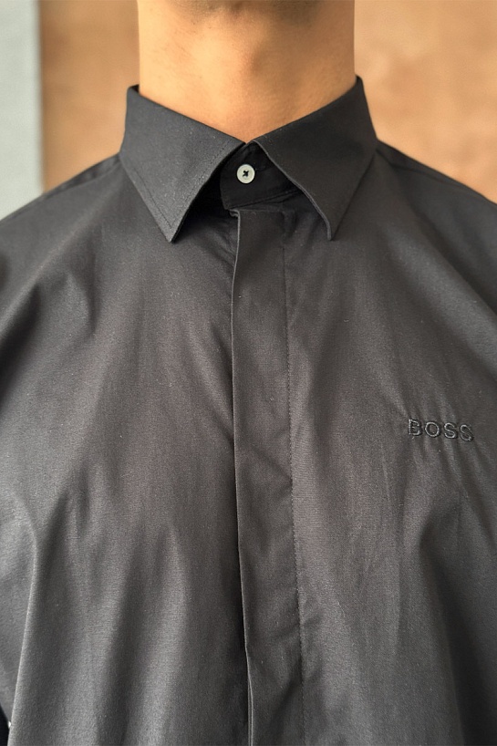 Мужская чёрная рубашка Hugo Boss logo-embroidered