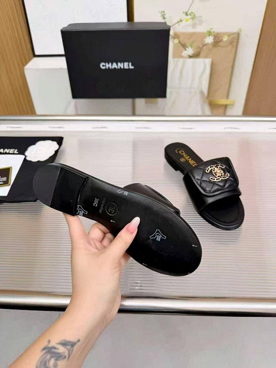 Женские кожаные шлёпанцы Chanel premium