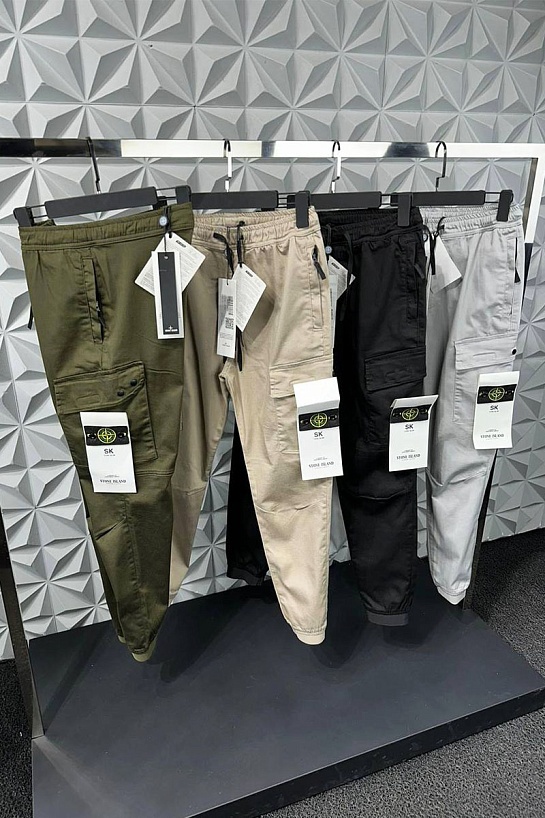 Джоггеры зелёного цвета Stone Island compass-patch