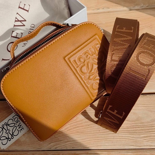 Кожаная сумка Loewe Mini Camera Crossbody 18x14 см - Brown