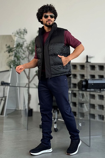 Мужской чёрный жилет Hugo Boss Baltino engraved-logo   