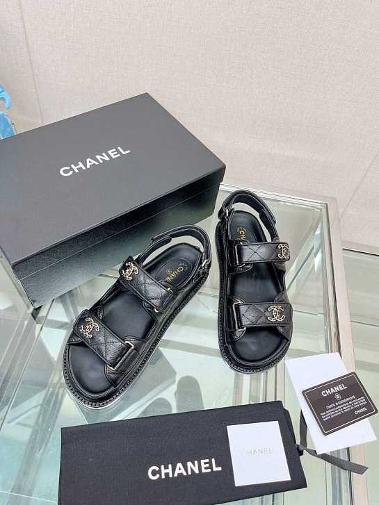 Женские кожаные сандалии Chanel чёрного цвета