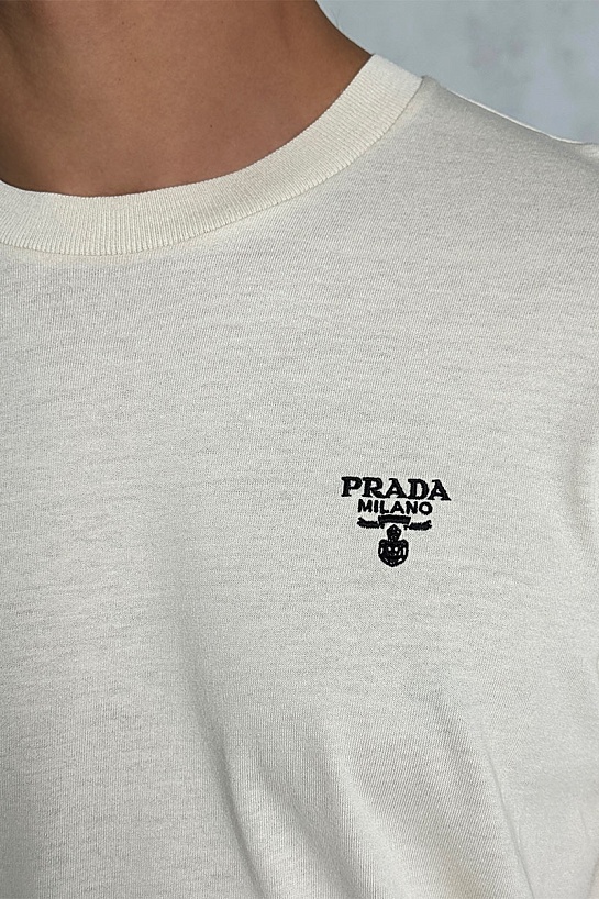 Мужская бежевая футболка Prada