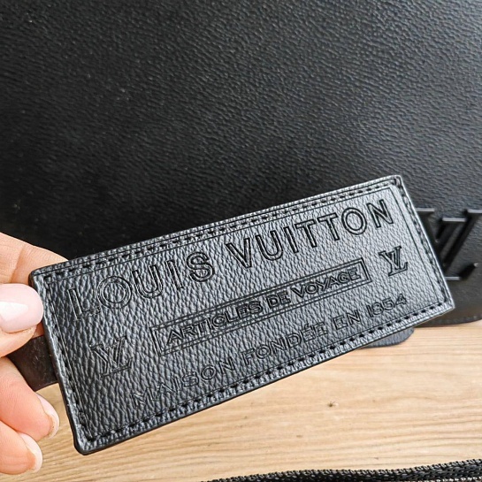 Кожаная сумка-планшет Louis Vuitton 27x24 см