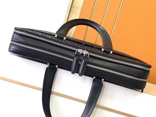 Кожаный портфель Salvatore Ferragamo Gancini Premium 39x28.5x7 см