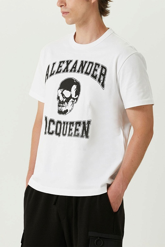 Мужская белая футболка Alexander McQueen Skull black logo-print