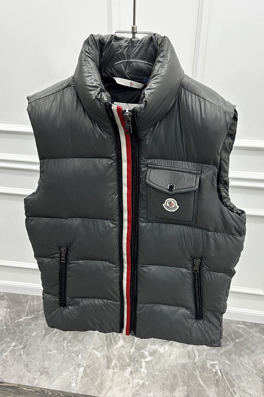 Мужской жилет серого цвета Moncler logo-patch