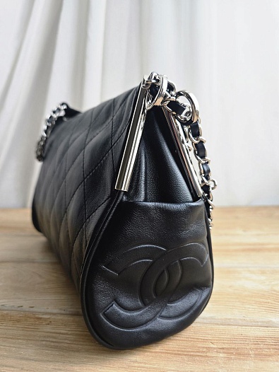 Кожаная сумка Chanel Ultimate Soft 36x23   