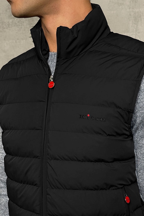 Мужской чёрный жилет Kiton