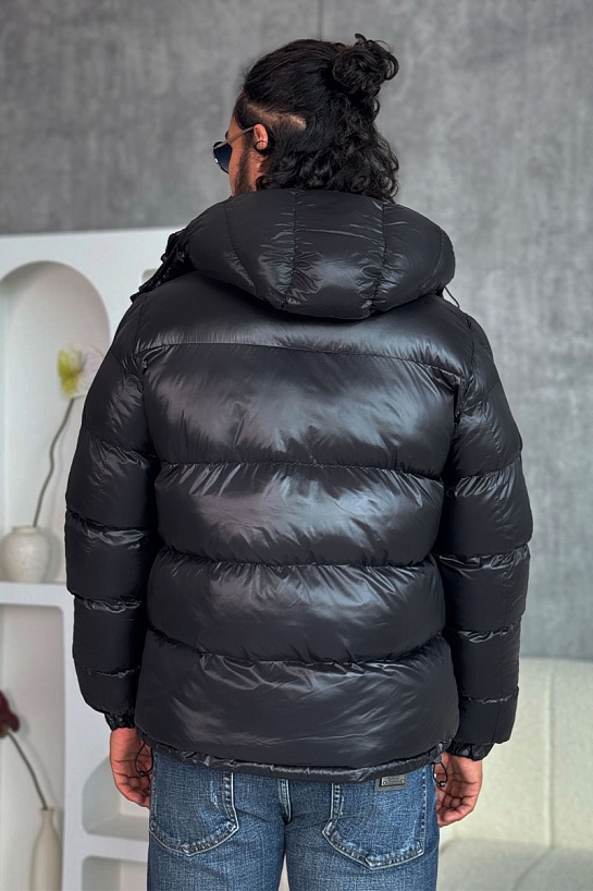 Чёрная глянцевая куртка Hugo Boss