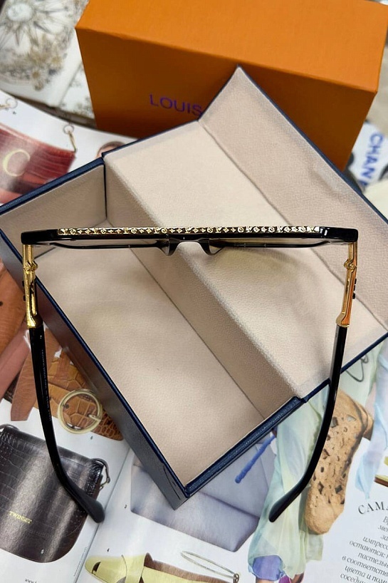 Солнцезащитные очки Louis Vuitton чёрного цвета