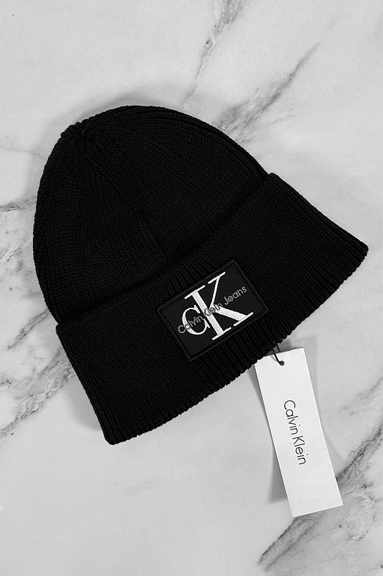 Чёрная шапка Calvin Klein Jeans monologo patch