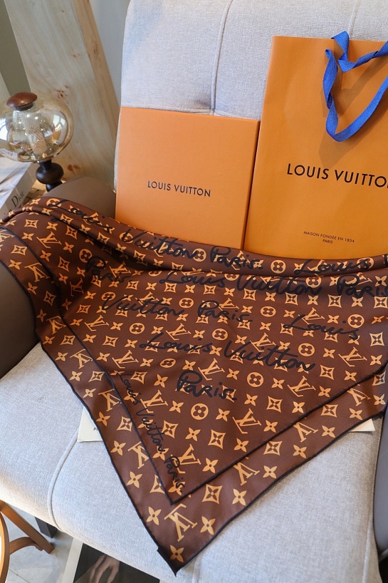 Платок Louis Vuitton LV Script Square premium 89x88 см