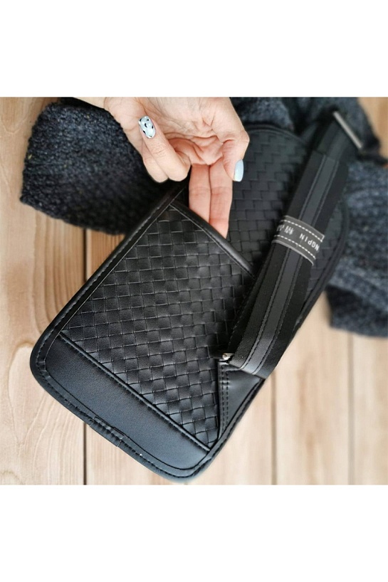 Кожаная чёрная сумка Bottega Veneta 33x17 см