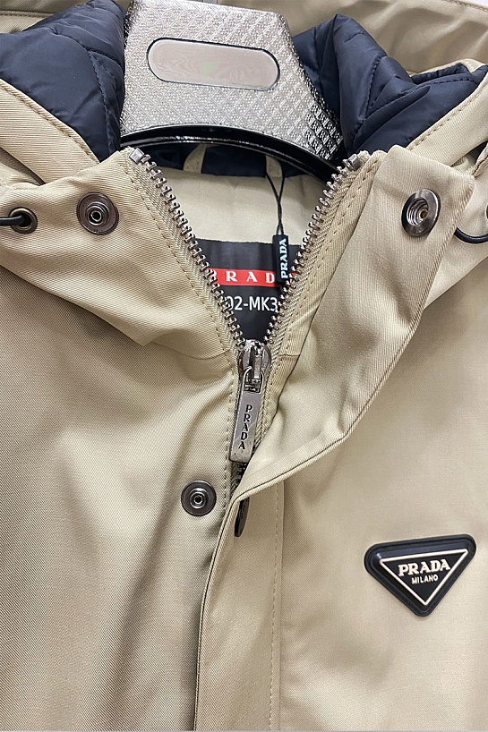 Классическая мужская парка Prada бежевого цвета