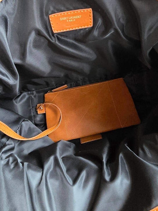 Замшевая сумка Yves Saint Laurent 38x34 см