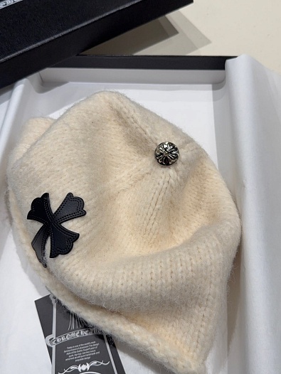 Шапка белого цвета Chrome Hearts   