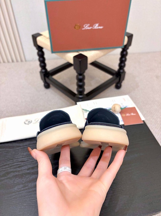 Мужские замшевые шлёпанцы Loro Piana
