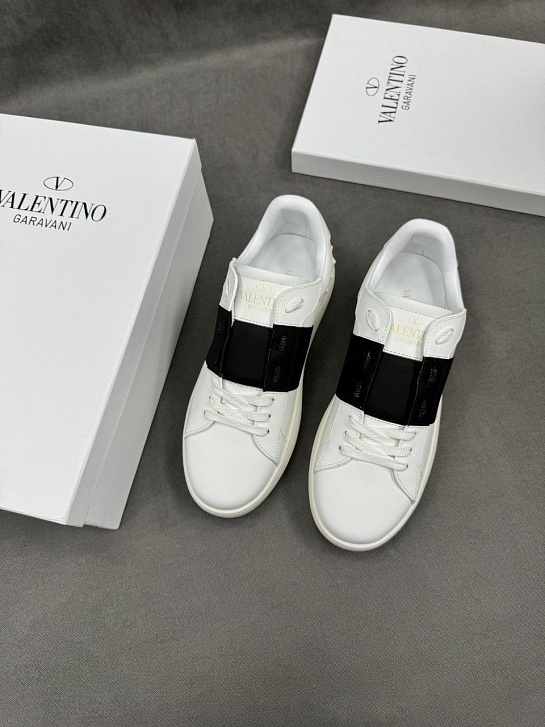 Кожаные кроссовки Valentino Rockstud - White / Black