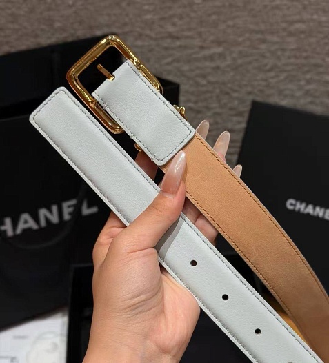 Кожаный ремень Chanel белого цвета   