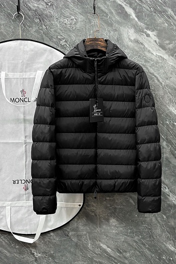 Пуховик чёрного цвета Moncler Jeluz   