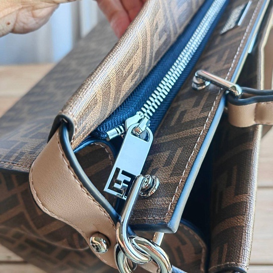 Женская кожаная сумка Fendi 35.5x29 см