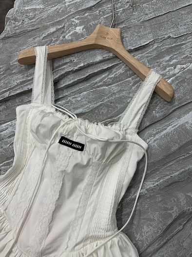 Белое женское платье MIU MIU   