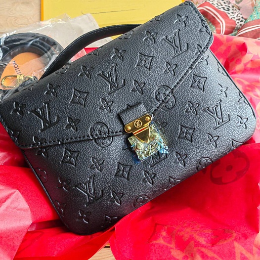 Кожаная сумка Louis Vuitton pochette Metis 25x20 см - Black   