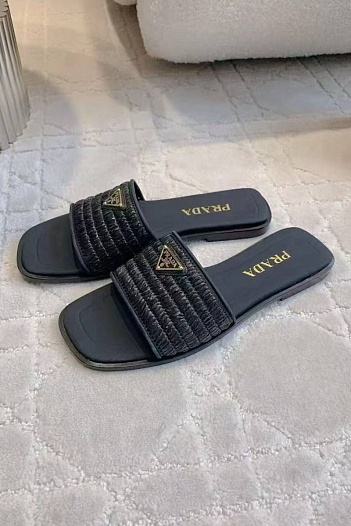 Женские шлёпанцы Prada чёрного цвета   