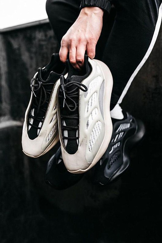 Кроссовки Adidas Yeezy Boost 700 V3 "Azael"