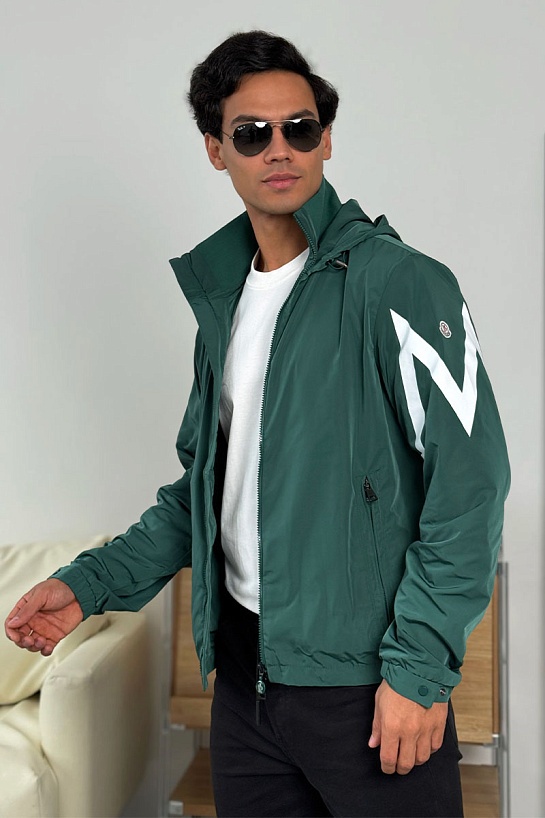 Мужская зелёная ветровка Moncler Fetuque