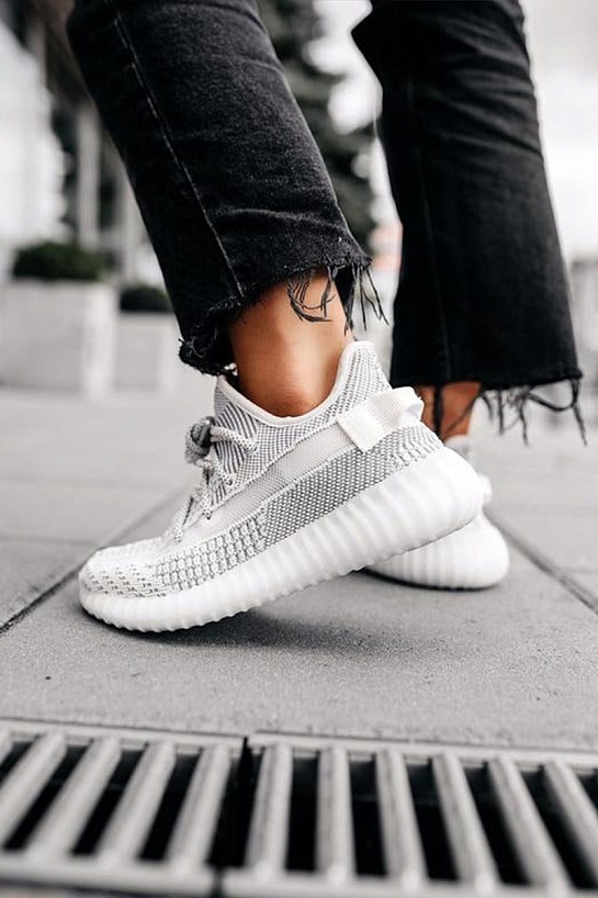Кроссовки Adidas Yeezy Boost 350 V2 "Static"