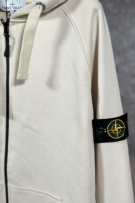 Бежевая кофта на молнии Stone Island compass-patch