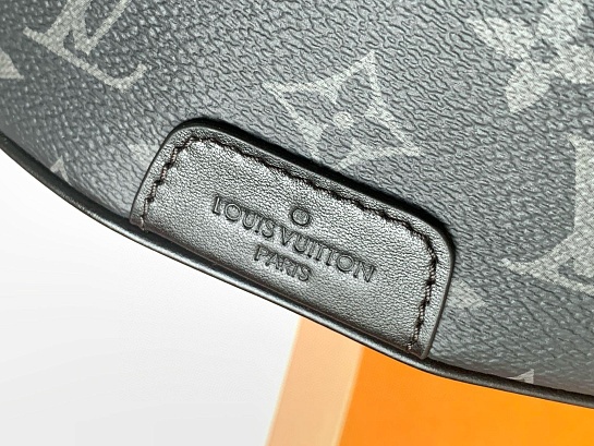 Кожаная сумка на пояс Louis Vuitton Discovery Premium 44x15x9 см