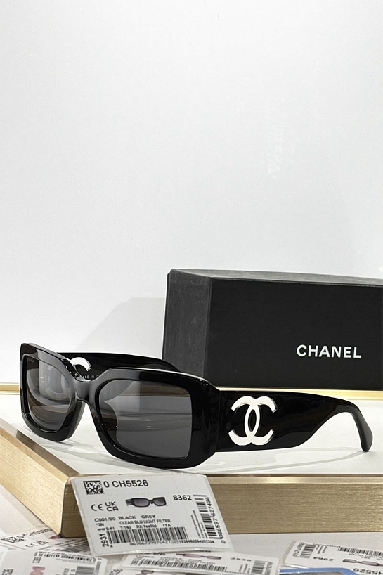 Солнцезащитные очки Chanel