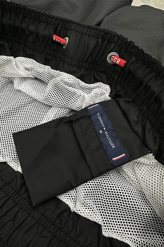 Шорты чёрного цвета Tommy Hilfiger taped logo